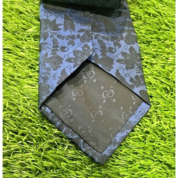 GUCCI Men's 100% Silk Skinny Necktie ITALY  FLORAL Blue EUC Rare 3.75 X 55 - Picture 4 of 14